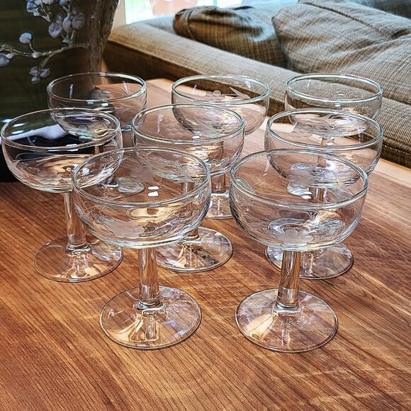 Set of 8 Vintage Etched Floral Champagne Coupe Glasses – Elegant Stemware 4.25" - Picture 7 of 12